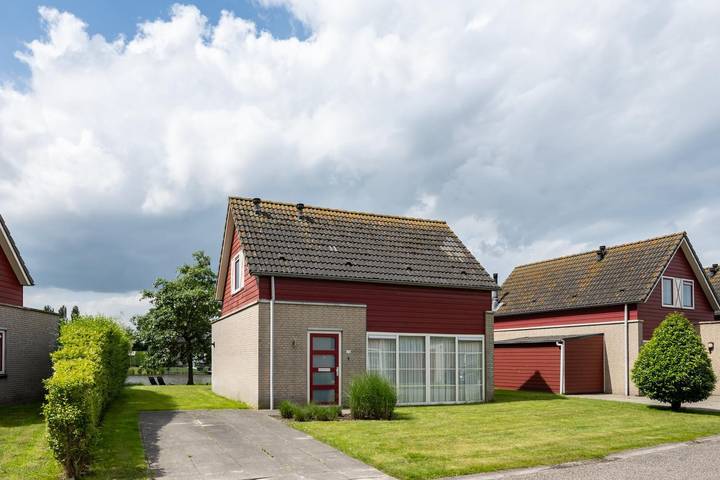 Villa für 6 Personen, mit Balkon/Terrasse und Seeblick sowie Terrasse und Sauna in Zeeland - 2
