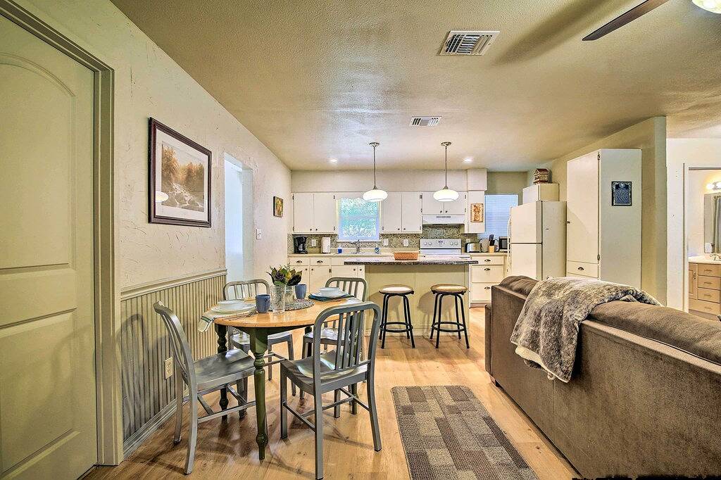 Neu! Utopia Family Home, 2 Blocks zum Utopia Park! in Uvalde County