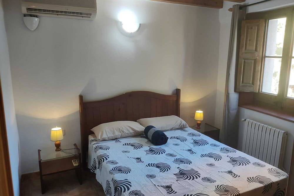 Apartamento entero, App., 25 min plaça de Catalunja, rural quiet environment with parking lot in Distrito de Horta-Guinardó, Barcelona