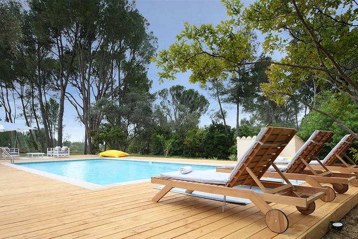 Location de vacances pour 10 personnes, avec terrasse et piscine à Assas (Hérault)