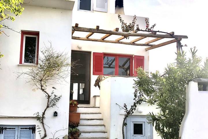 Location de vacances pour 6 personnes, avec jardin ainsi que jacuzzi et balcon dans Agia Anna