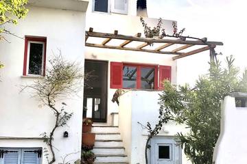 Location de vacances pour 6 personnes, avec jardin ainsi que jacuzzi et balcon dans Agia Anna