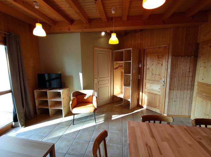 Gîte pour 8 personnes, avec jardin et terrasse à Chapelle-des-Bois - 4
