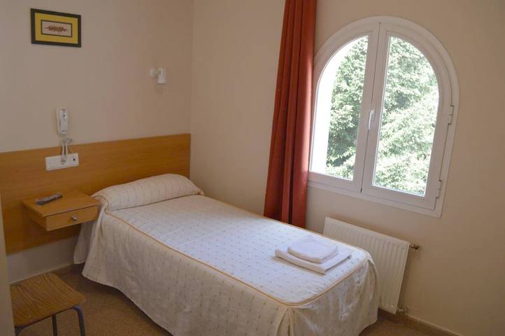 Hotel para 2 personas, con jardín y vistas además de piscina y terraza en Sierra de Aracena y Picos de Aroche - 4