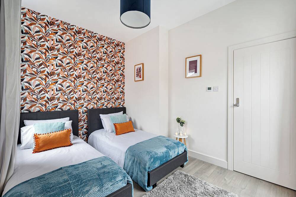 Modern family home, 2Br, Sofa bed, 3Ba, sleeps 6 in Stockport, Greater Manchester