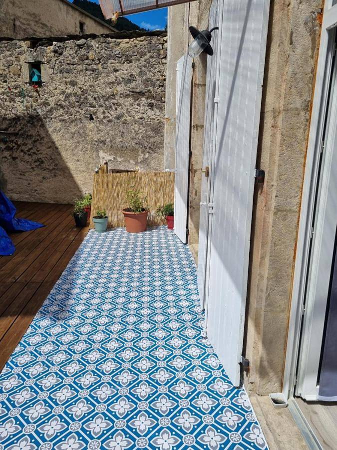 Location de vacances pour 8 personnes, avec terrasse, adapté aux familles à Meyrueis - 2