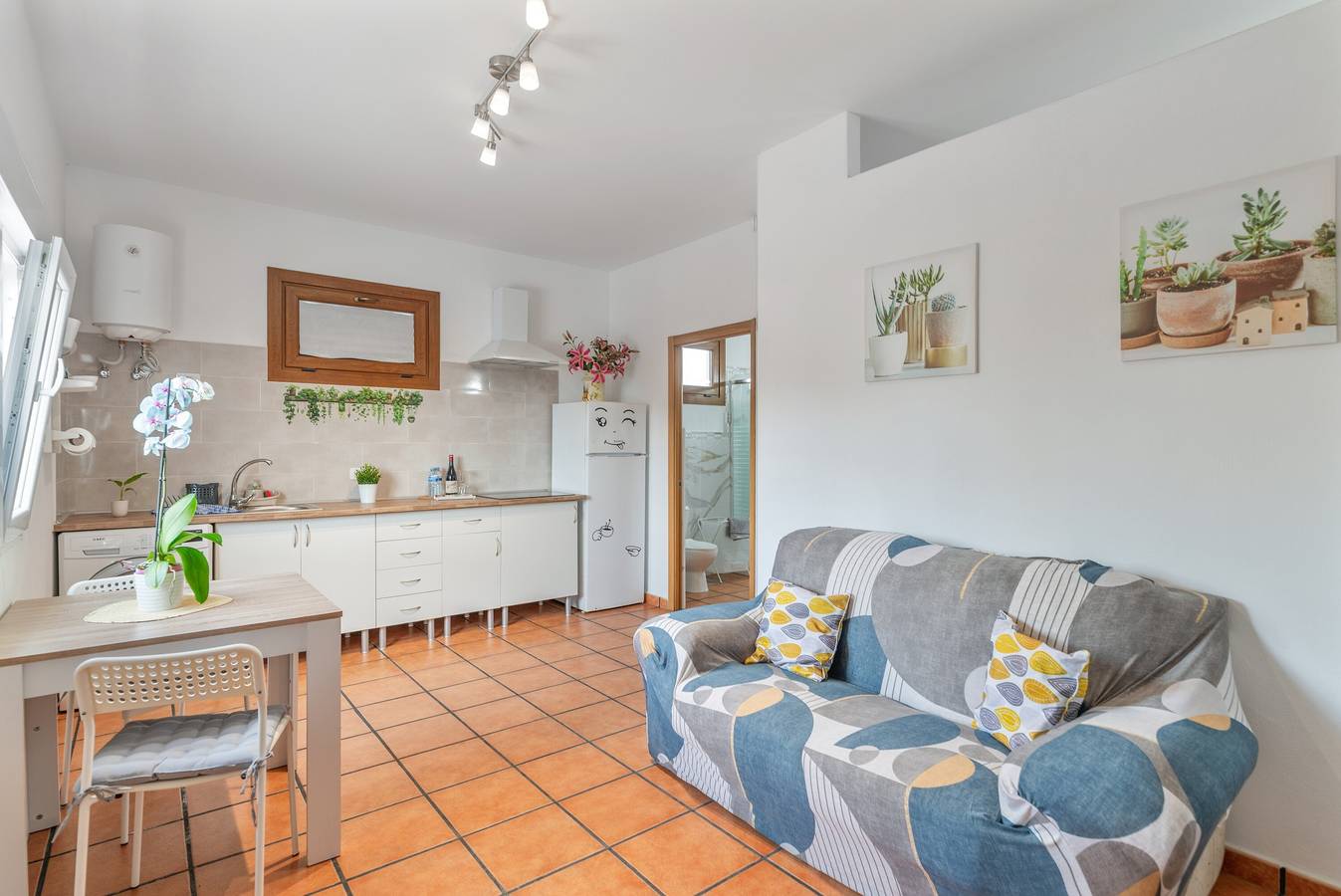 Holiday Home 'Liz' with Sea View, Private Terrace and Wi-Fi in Conil, Tías