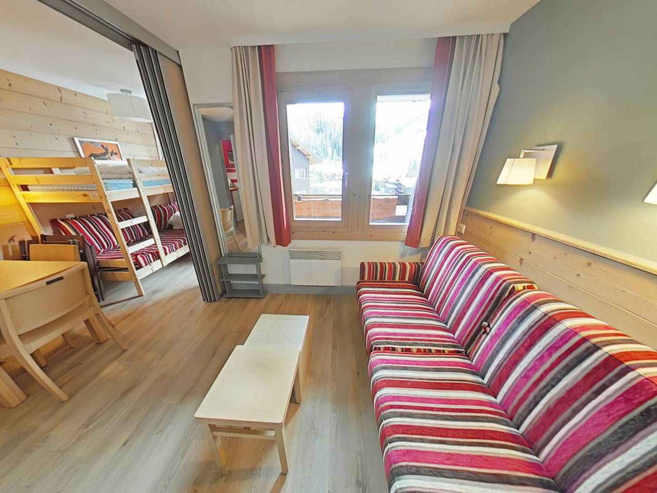 Studio entier, Appartement cosy à La Plagne avec balcon ensoleillé et parking couvert in La Plagne, La Plagne-Tarentaise