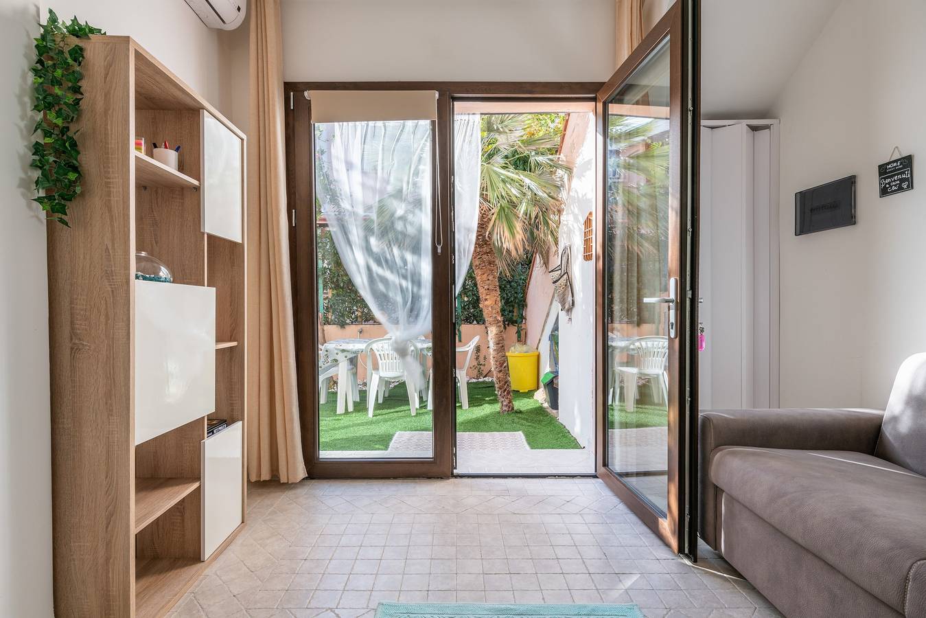 Casa Clà: casa vacacional con jardín y aire acondicionado in Crabonaxa/Villasimius, Villasimius
