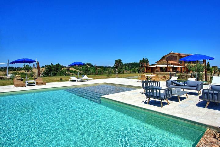 Villa für 10 Personen, mit Balkon und Terrasse sowie Pool