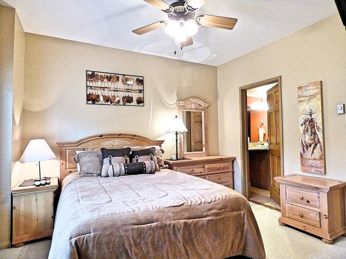 Vacation rental for 6 people, with balcony and yard as well as pool in Steamboat Springs