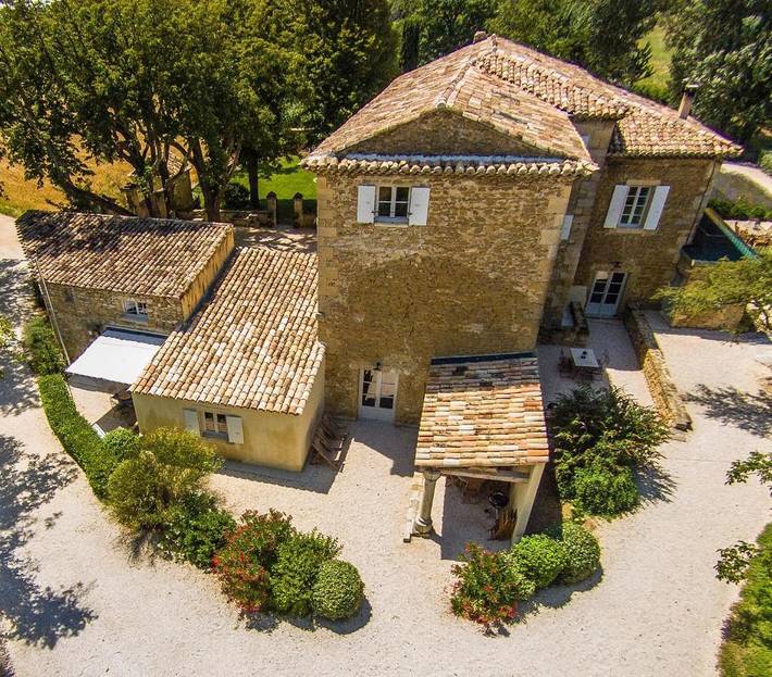 Location de vacances pour 9 personnes, avec piscine et terrasse ainsi que bassin pour enfant et jardin à Colonzelle - 4