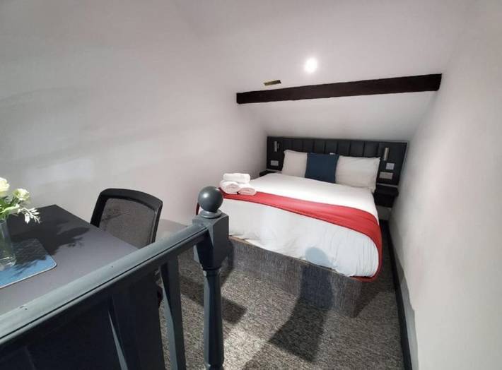 Holiday letting for 2 people, with Balcony in Nottingham