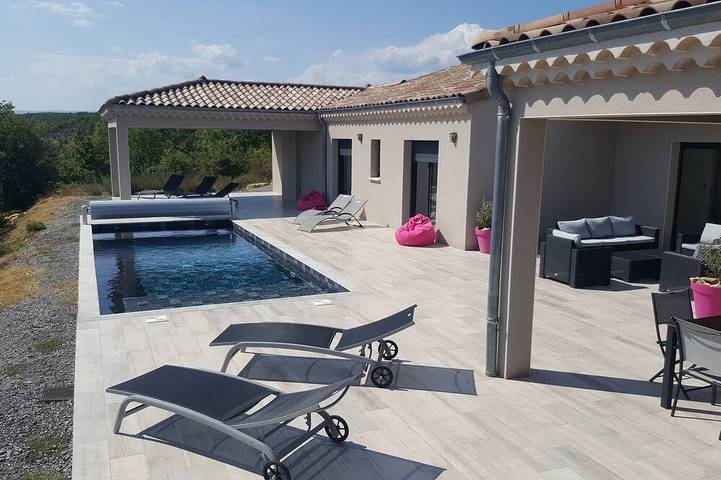Location de vacances pour 8 personnes, avec Terrasse et Jardin à Balazuc