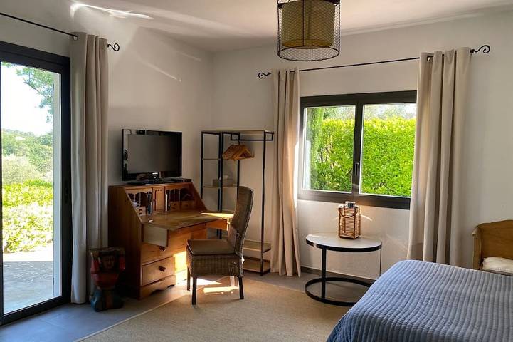 Gîte pour 4 personnes, avec jardin ainsi que piscine et terrasse à Valbonne - 4