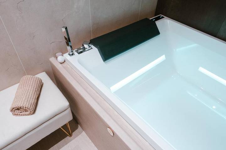 Gîte pour 2 personnes, avec balcon et jacuzzi dans Torre a Mare - 3