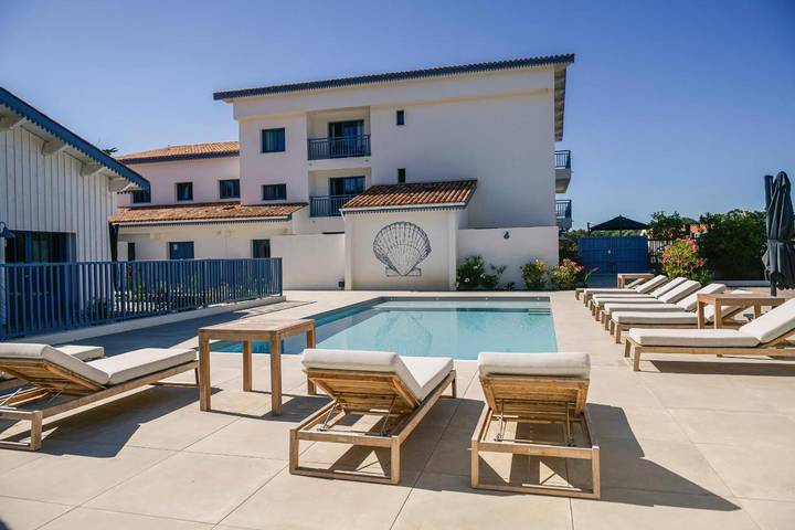 Hôtel pour 2 personnes, avec Terrasse et Jacuzzi ainsi que Jardin et Piscine