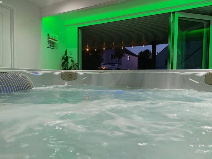 Bed and breakfast for 2 people, with Terrace and Hot tub as well as Garden in Paignton