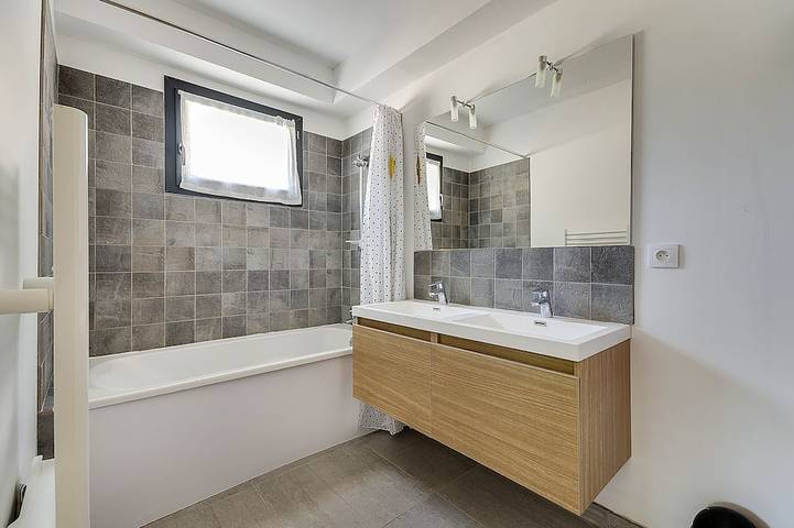 Location de vacances pour 4 personnes, avec terrasse et jardin à Saint-Marc-Jaumegarde - 3