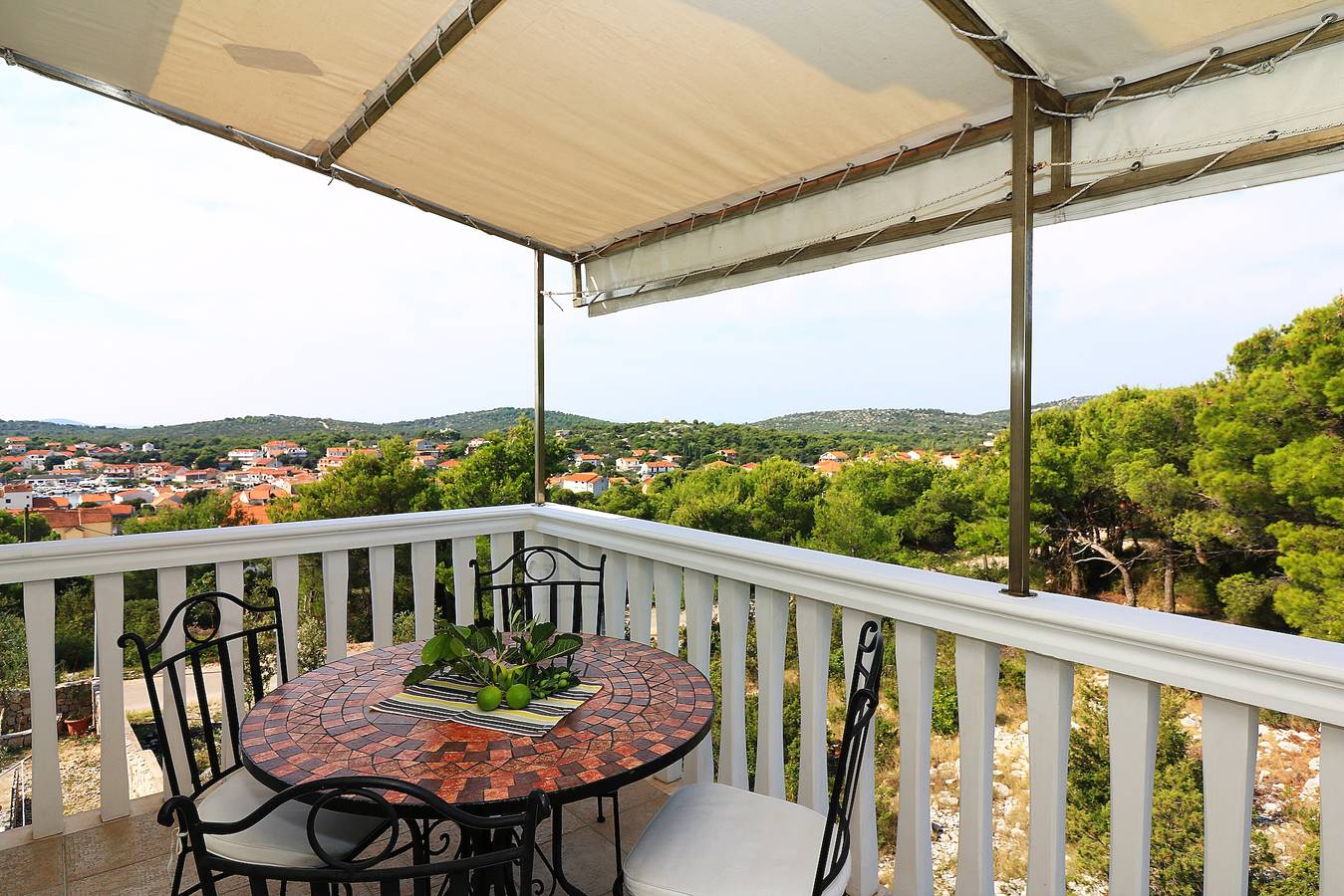 Ganze Wohnung, 2-Zimmer-Ferienwohnung mit Terrasse und Meerblick Jezera, Murter A-5079-a in Tisno, Murter