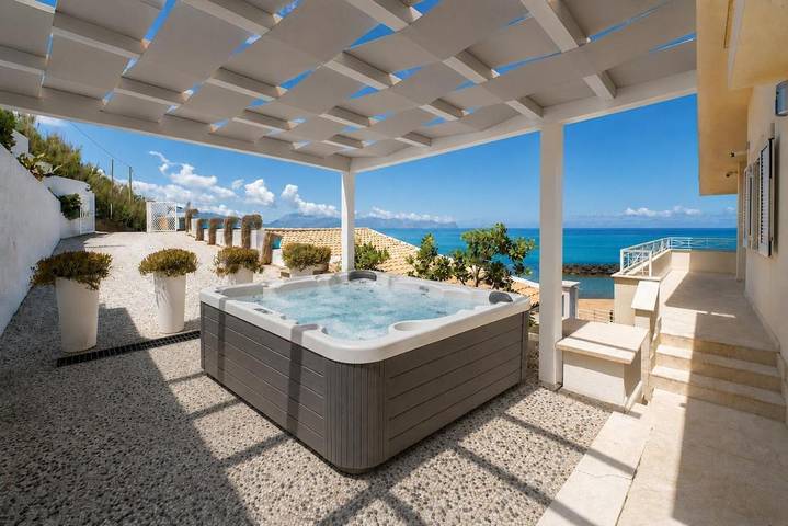 Villa per 16 persone, con Balcone e Terrazza nonché Idromassaggio e Panorama a Trappeto