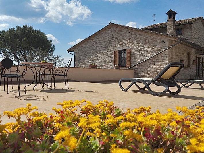 Agriturismo per 6 persone, con giardino e panorama ad Assisi