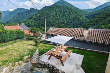 Gîte pour 6 personnes, avec vue à Sengouagnet