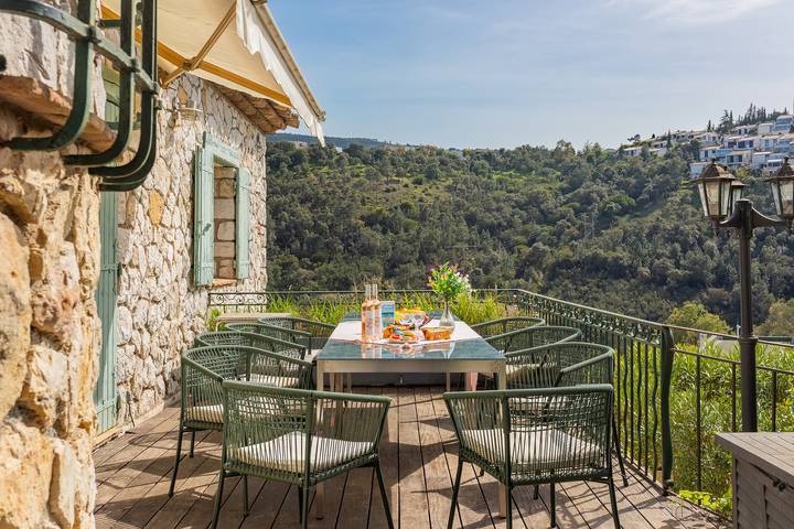 Villa Justine By Riviera Holiday Homes in Mandelieu-la-Napoule, Côte méditerranéenne (France)