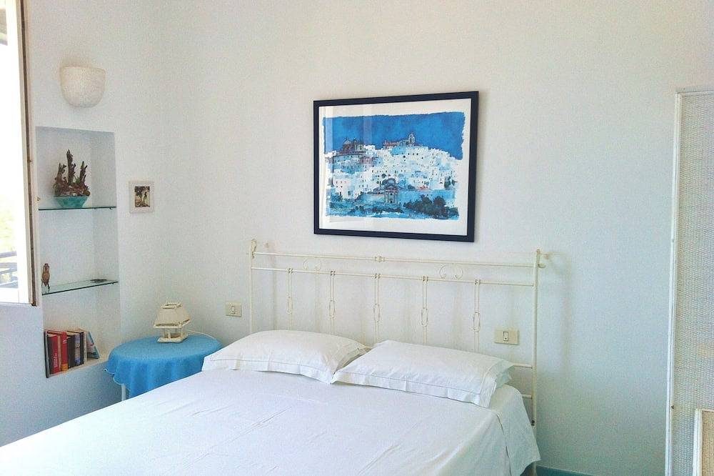 Apartamento entero, Charming rooftop apartment just 20 m from the sea with a fantastic sea view in Marina di Ostuni, Salento