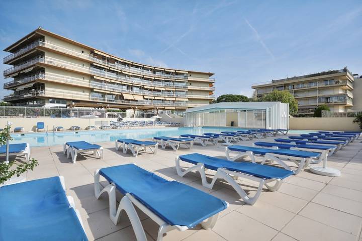 Gîte pour 4 personnes, avec piscine, adapté aux familles à Saint-Laurent-du-Var - 4