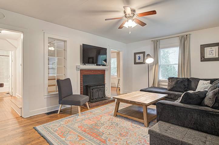 Vacation rental for 11 people, with yard and terrace in Winston-Salem