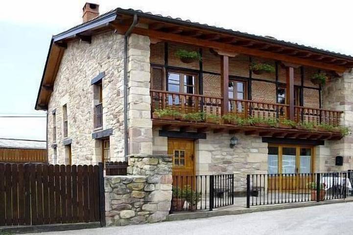 Casa de vacaciones para 7 personas, con balcón y jardín en Cantabria