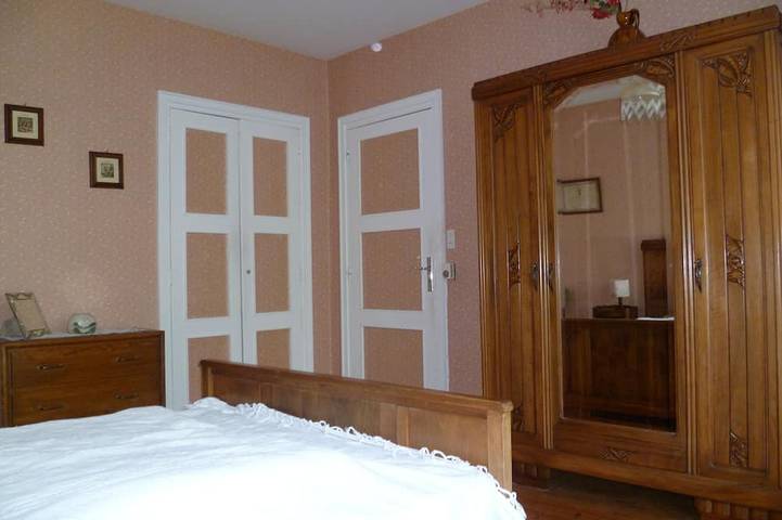 Location de vacances pour 6 personnes, avec terrasse et jardin à Égliseneuve-d'Entraigues - 3