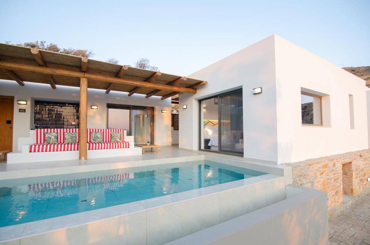 Farout Beachclub - Rooms & Camping in Mylopotas, Ios