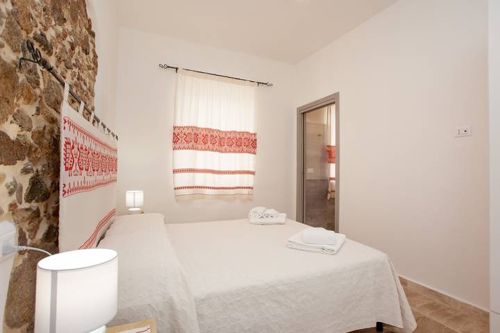 Hel lejlighed, Holiday Home 'Appartamento Irgoli - Sardegna' with Patio, Wi-Fi and Air Conditioning in Irgoli, Barbagia