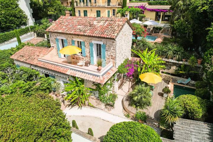 Villa für 6 Personen, mit Terrasse und Garten sowie Pool und Sauna