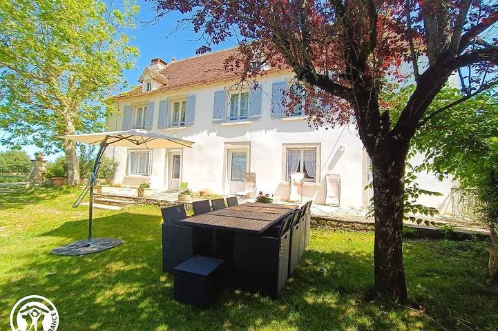 Gîte pour 10 personnes, avec jardin à Francoulès
