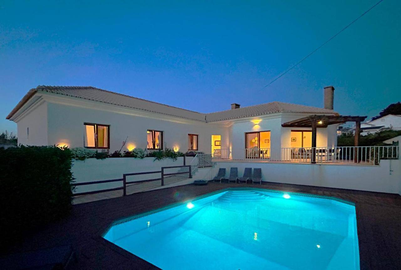 Four-Bedroom Holiday Home in Praia das Maçãs, Azenhas do Mar