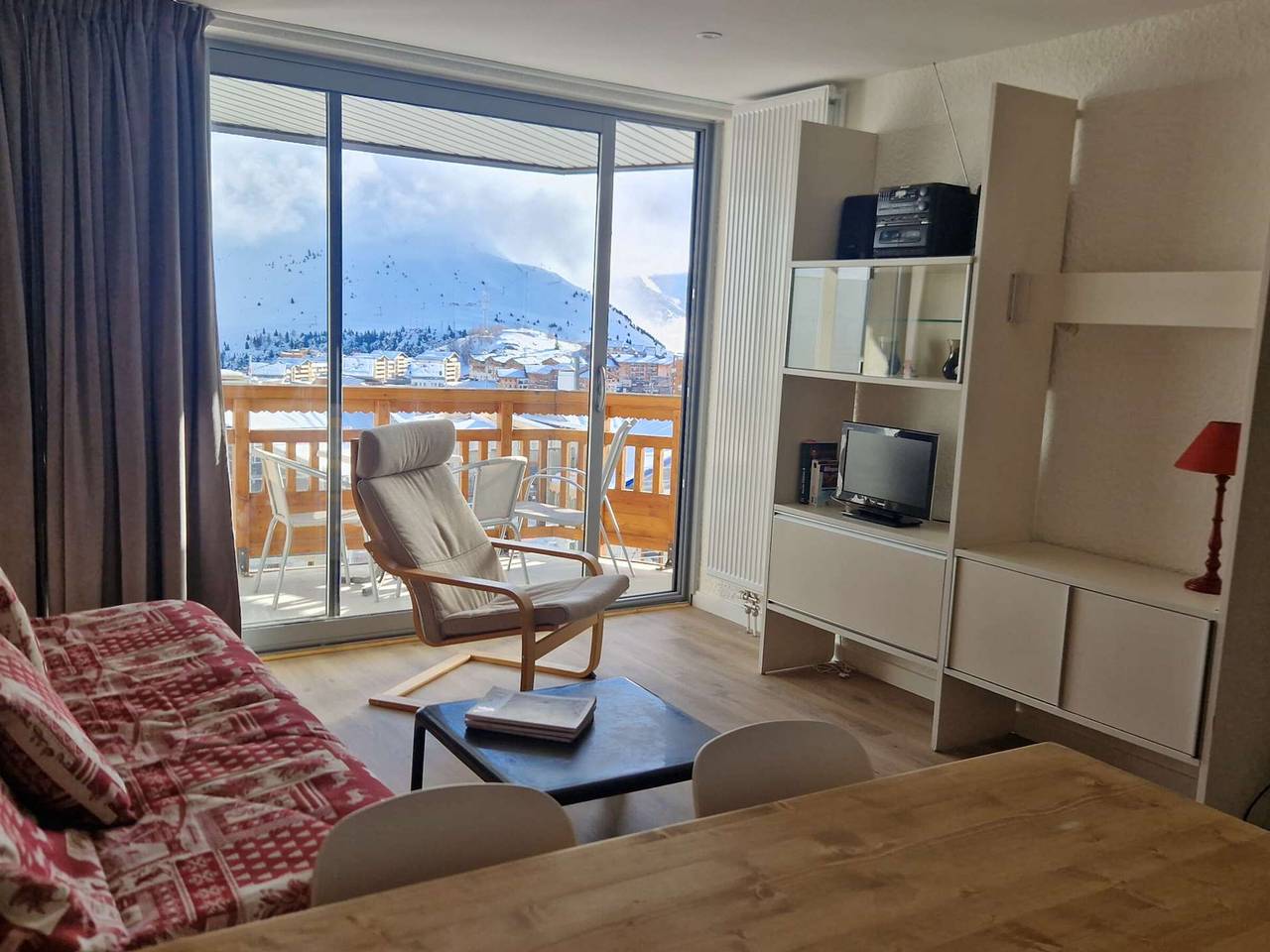 Entire apartment, Cozy studio for 4 in L'Alpe d'Huez, near slopes, pets welcome in Huez, Écrins National Park