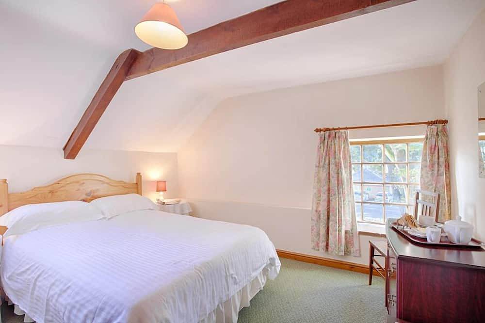 Cottage standard private bathroom The Cottage in Cromer, Norfolk Coast