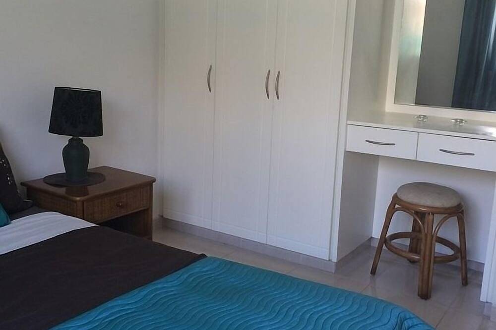 Ganze Wohnung, Erdgeschosswohnung mit Pool, A / C, Tv, Dvd, Wifi, Patio und privatem Parkplatz in Paphos, Südzypern