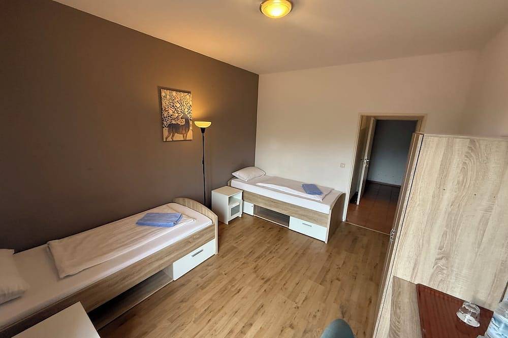 Ganze Wohnung, 4 Zimmer/room in Oberschleißheim, Oberbayern