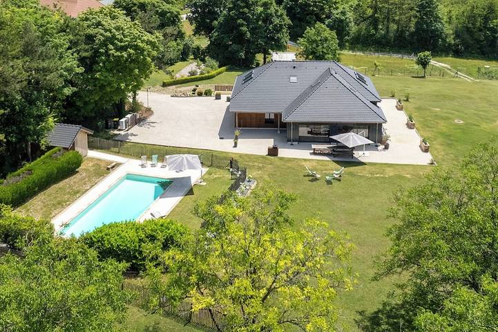 Gîte pour 15 personnes, avec jardin dans Saint-Benoît-sur-Seine