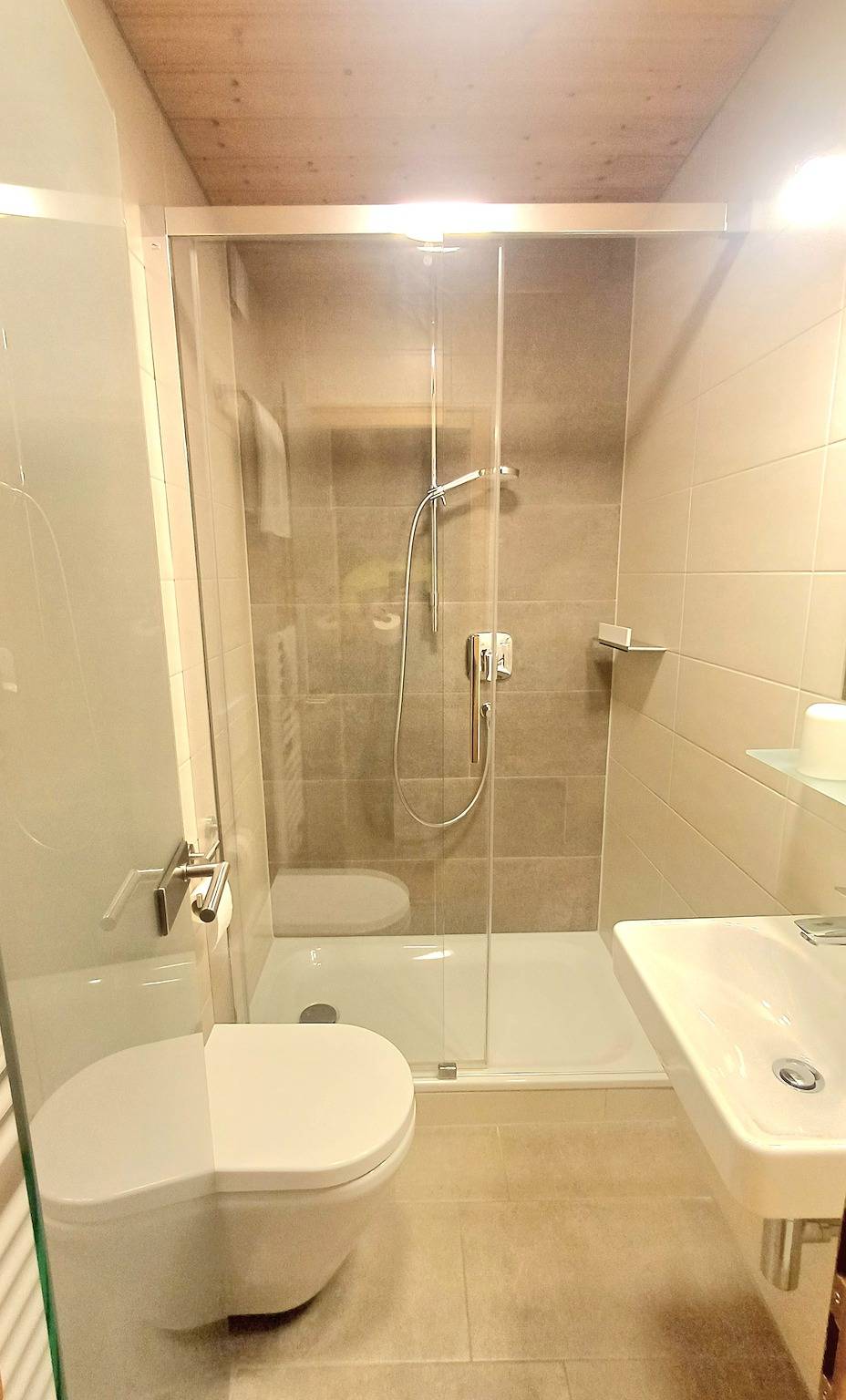 Ferienhaus Daxenberger - Einzelzimmer Hochgern 14 qm mit Balkon und Bergblick in Bernau am Chiemsee, Chiemsee