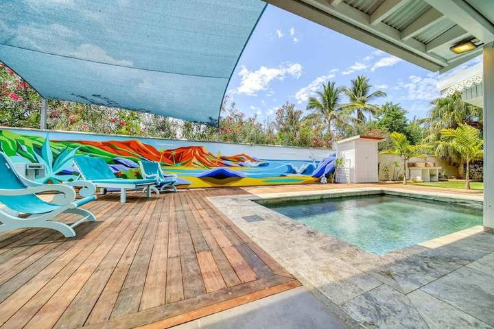 Location de vacances pour 12 personnes, avec terrasse ainsi que piscine et jardin dans Plage de l'Hermitage