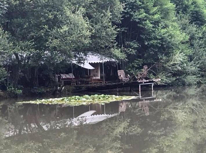 Camping pour 4 personnes, avec vue sur le lac ainsi que jardin et vue