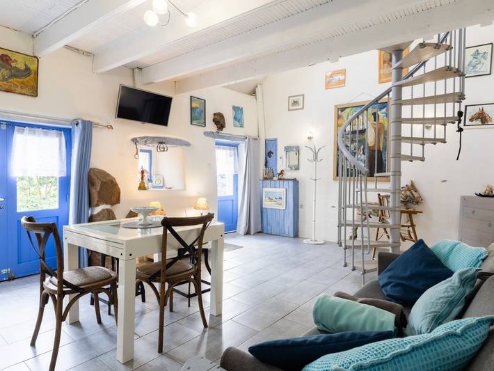 Gîte Atelier La Croix Blanche avec jardin privé, Wi-Fi et climatisation in Kermaria-Sulard, Côte de Granit Rose