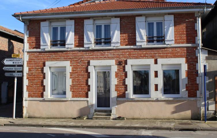 Gîte pour 12 personnes, avec terrasse, animaux acceptés