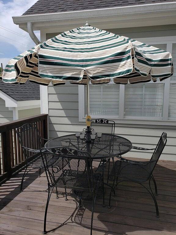 Vacation rental for 12 people, with yard and hot tub in Nashville