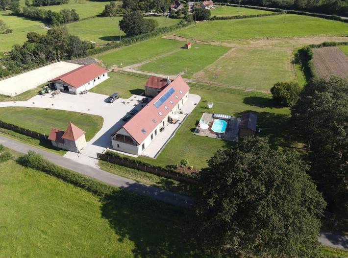 Chambre d’hôte pour 2 personnes, avec jacuzzi ainsi que jardin et piscine dans Saône-et-Loire - 2